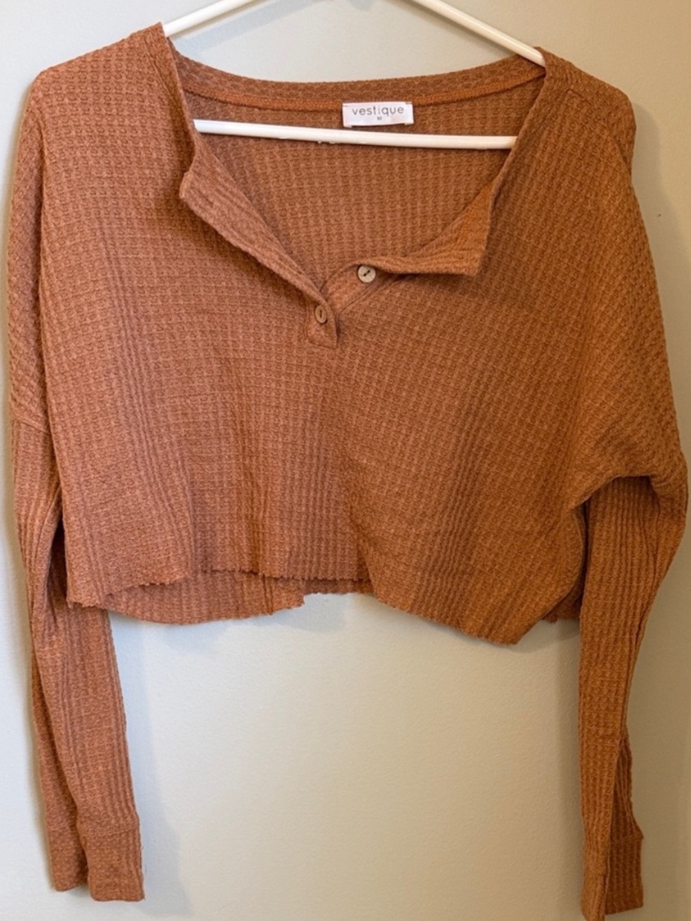 vestique Cropped Waffle Henley crop Top - Rust